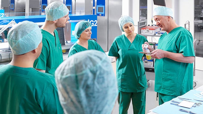 Trainingen over de basisprincipes van het hanteren en herverwerken van instrumenten