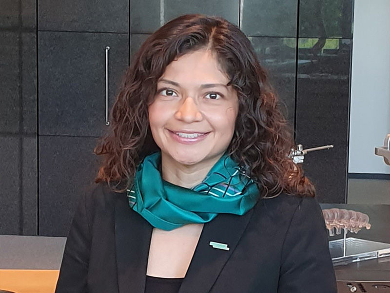 virtuele set consultant Lourdes Flores