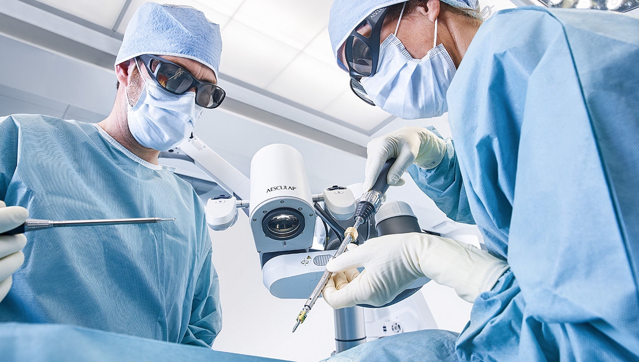 Nurse intuitively connects regional anesthesia line