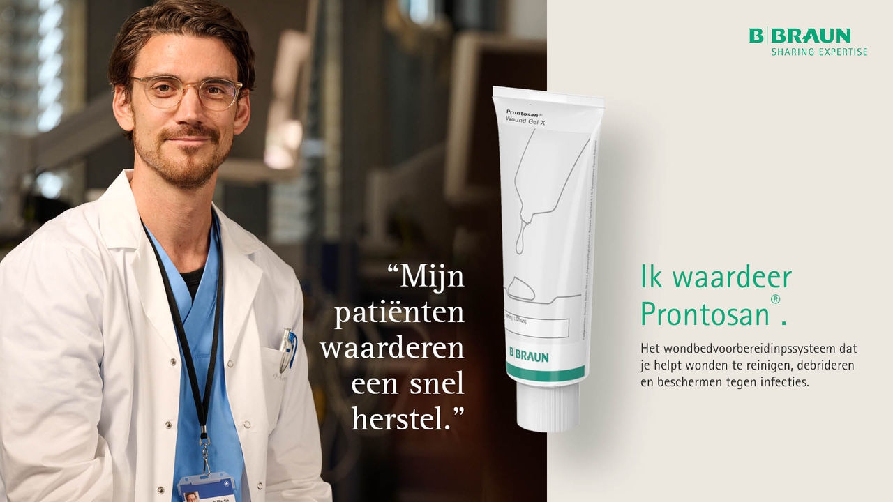 arts kijkt tevreden omdat prontosan wondgel x patienten sneller helpt te herstellen