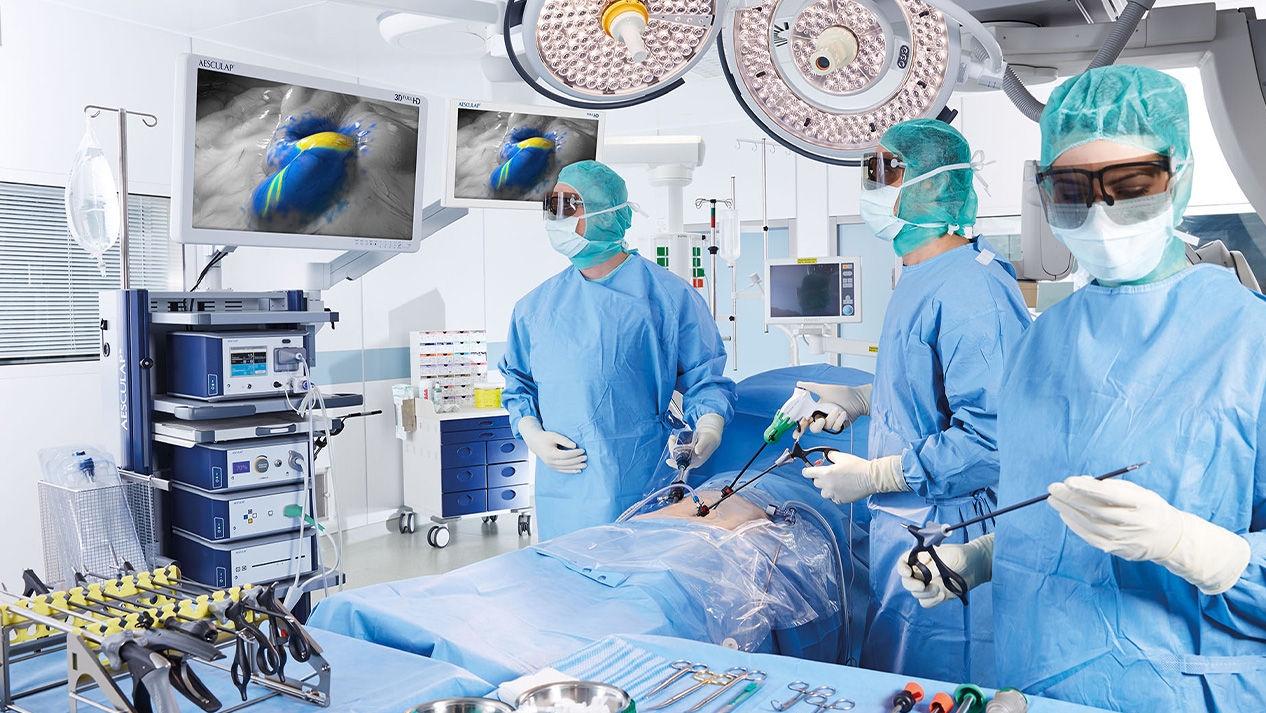Nurse intuitively connects regional anesthesia line