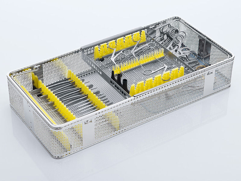 Tray voor steriele containers met chirurgische instrumenten